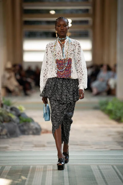 Look 50